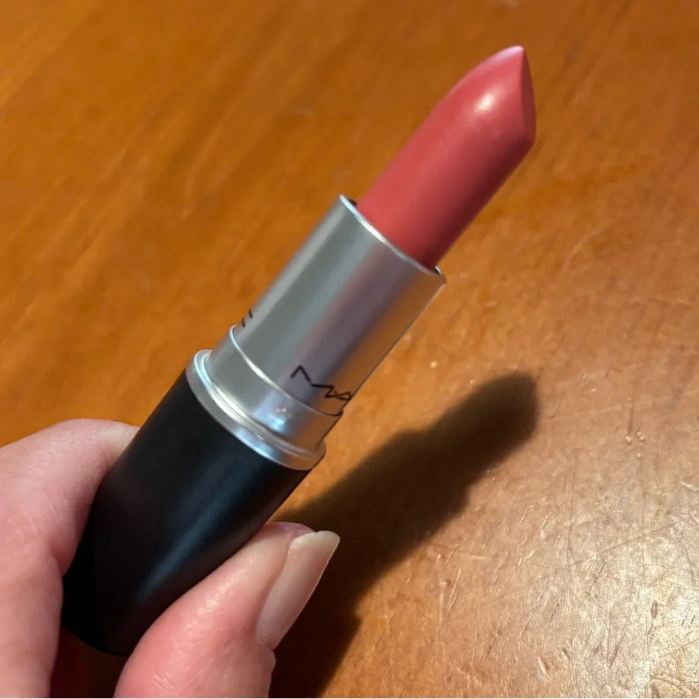 MAC Retro Matte Lipstick Runway Hit